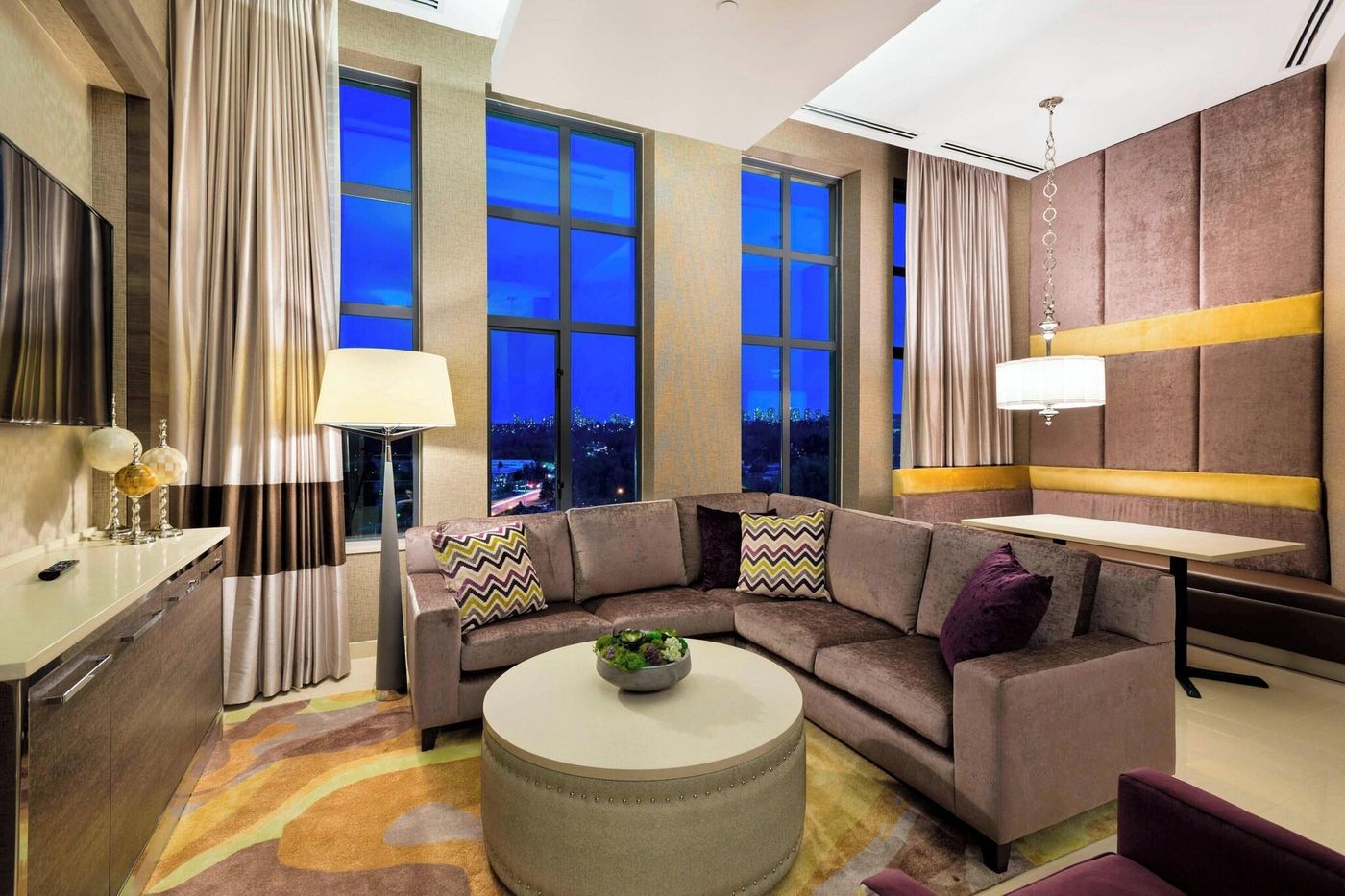 Delta-Hotels-By-Marriott-Burnaby-Conference-Centre-Room-17