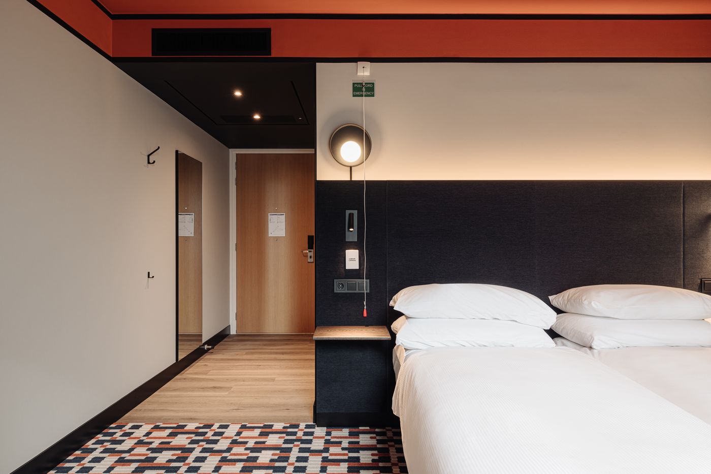 DoubleTree-by-Hilton-Amsterdam-Centraal-Station-Room-49