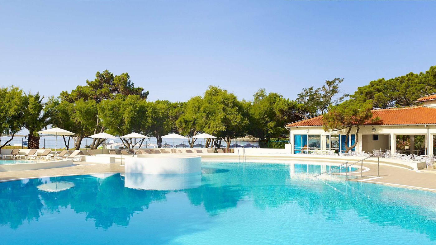 Park-Plaza-Belvedere-Pool-2