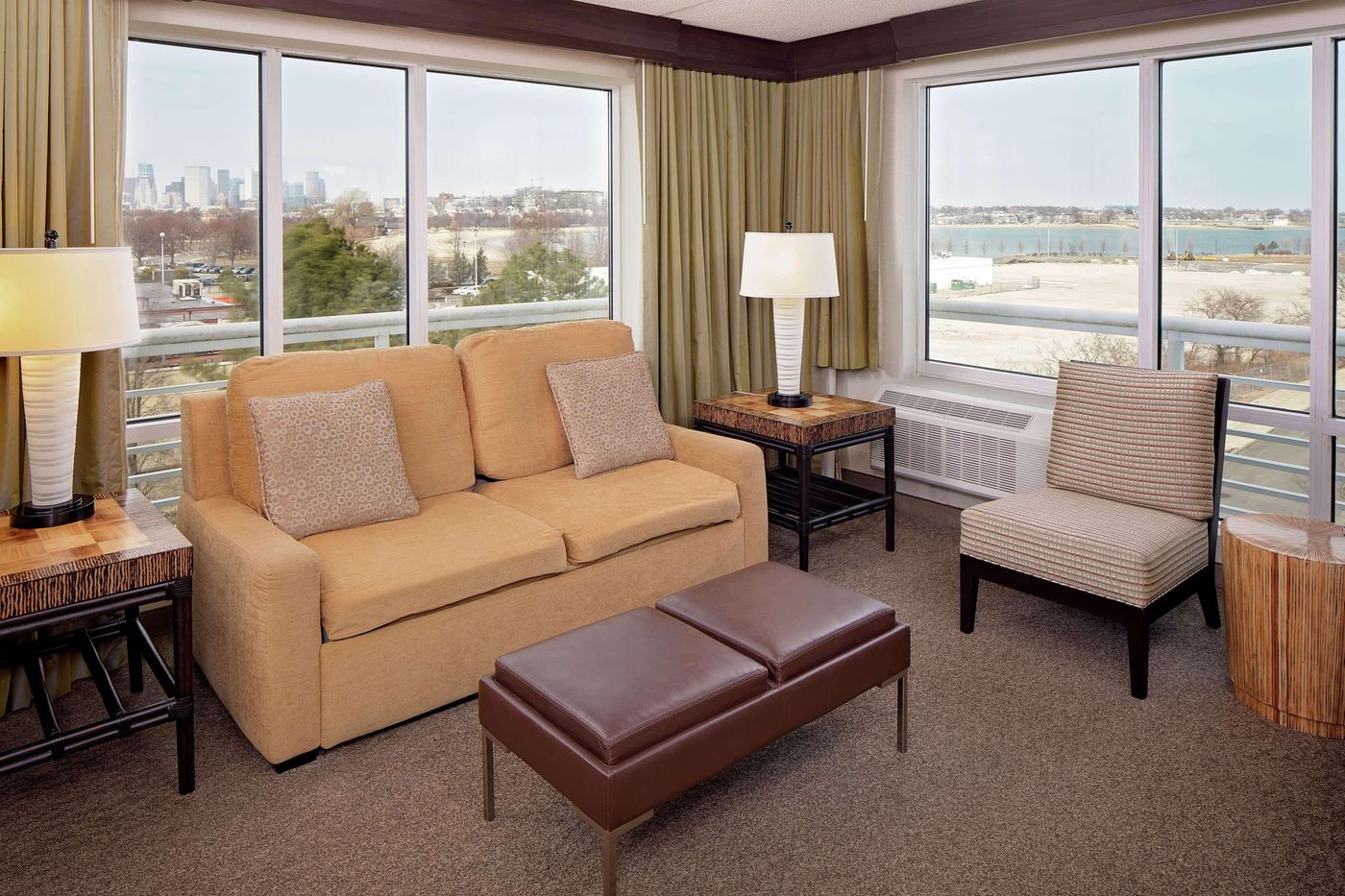 DoubleTree-by-Hilton-Hotel-Boston-Bayside-Room-12
