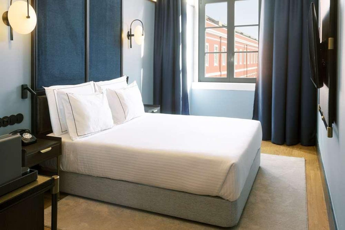 The-Editory-Riverside-Santa-Apolonia-Hotel-Room-58