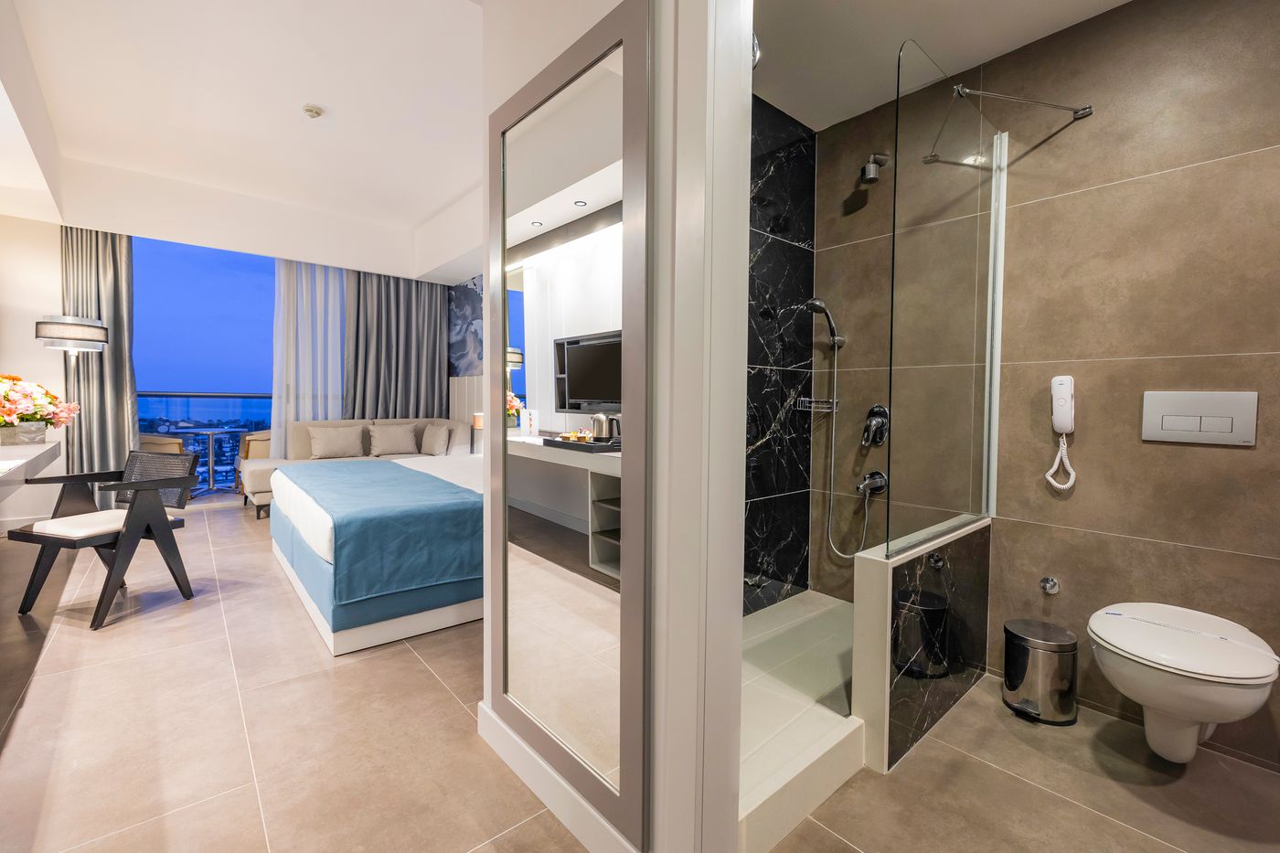 Crystal-Centro-Room-22