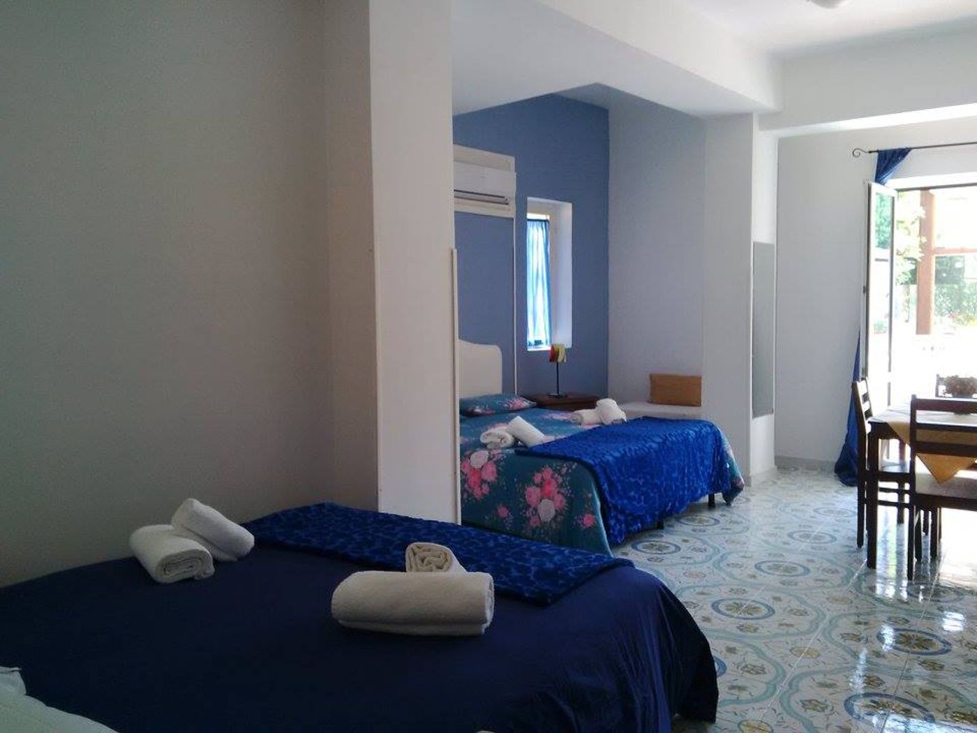 Sorrento-Town-Suites-Room-5