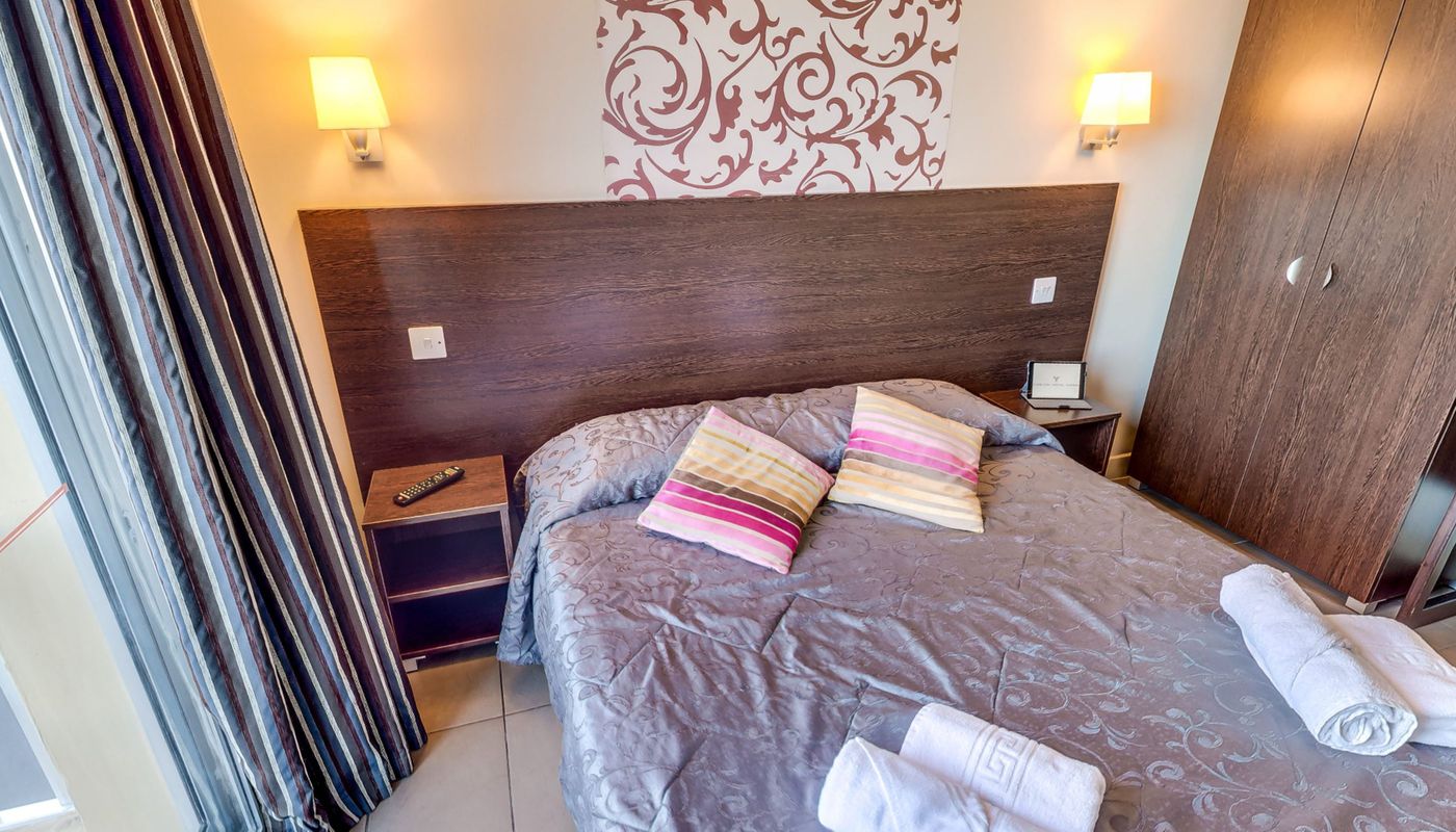 Carlton-Hotel-Room-6