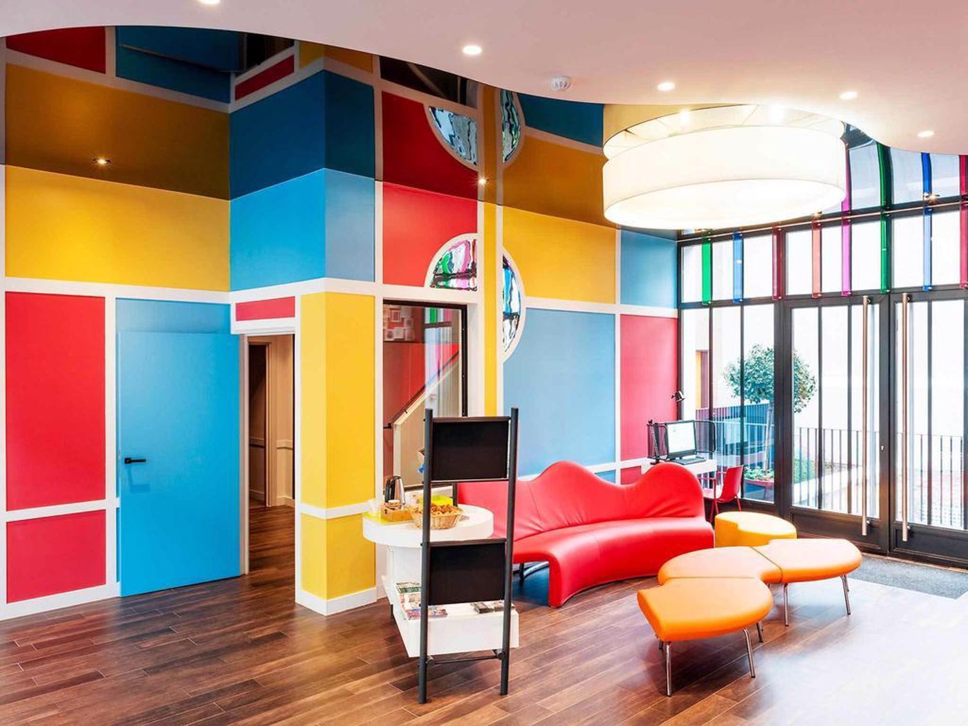 ibis-Styles-Paris-La-Defense-Courbevoie-Lobby-44