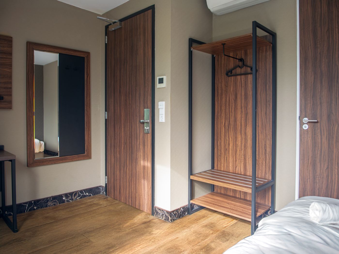 Amsterdam-Lake-Hotel-Room-24