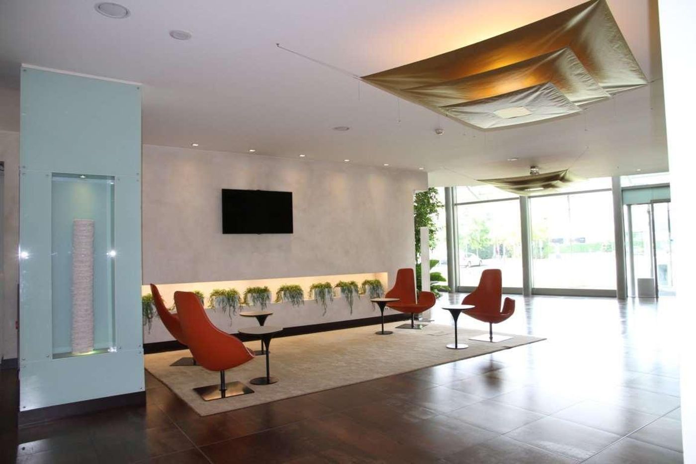 Cruise-Italy-MONTANO LUCINO-Lobby-4