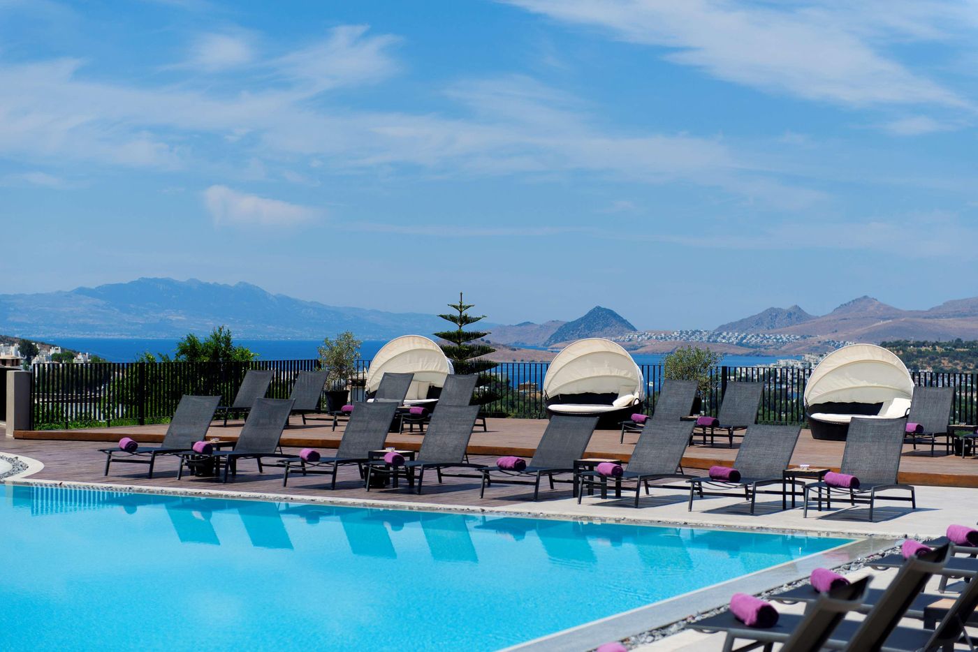 Ramada-Resort-Bodrum-Pool-23