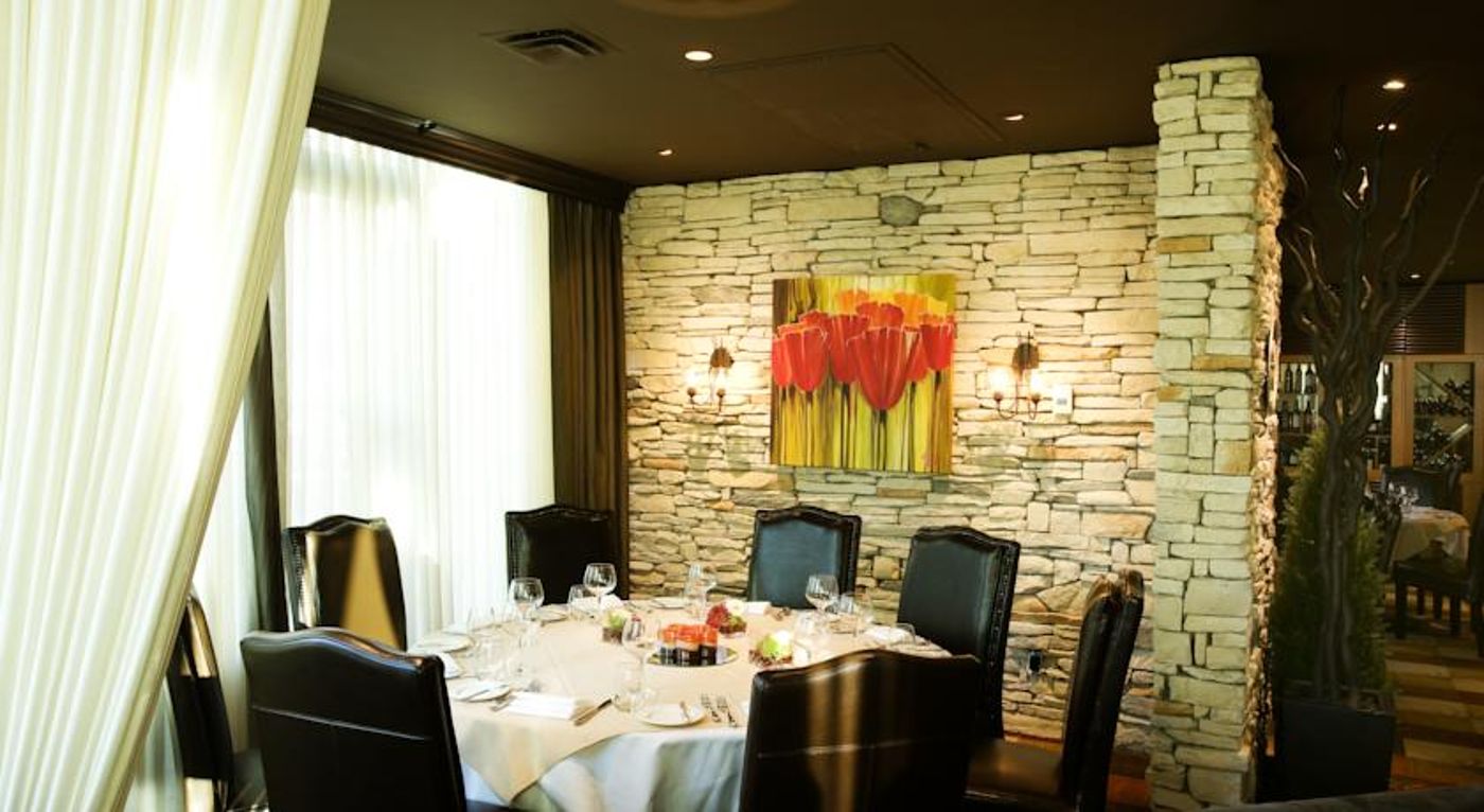 Executive-Hotel-Vintage-Park-Vancouver-Restaurant-8