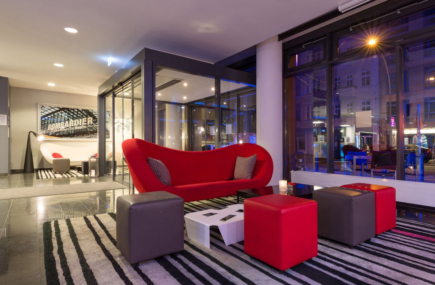 INNSiDE-by-Melia-Berlin-Mitte-Lobby-7
