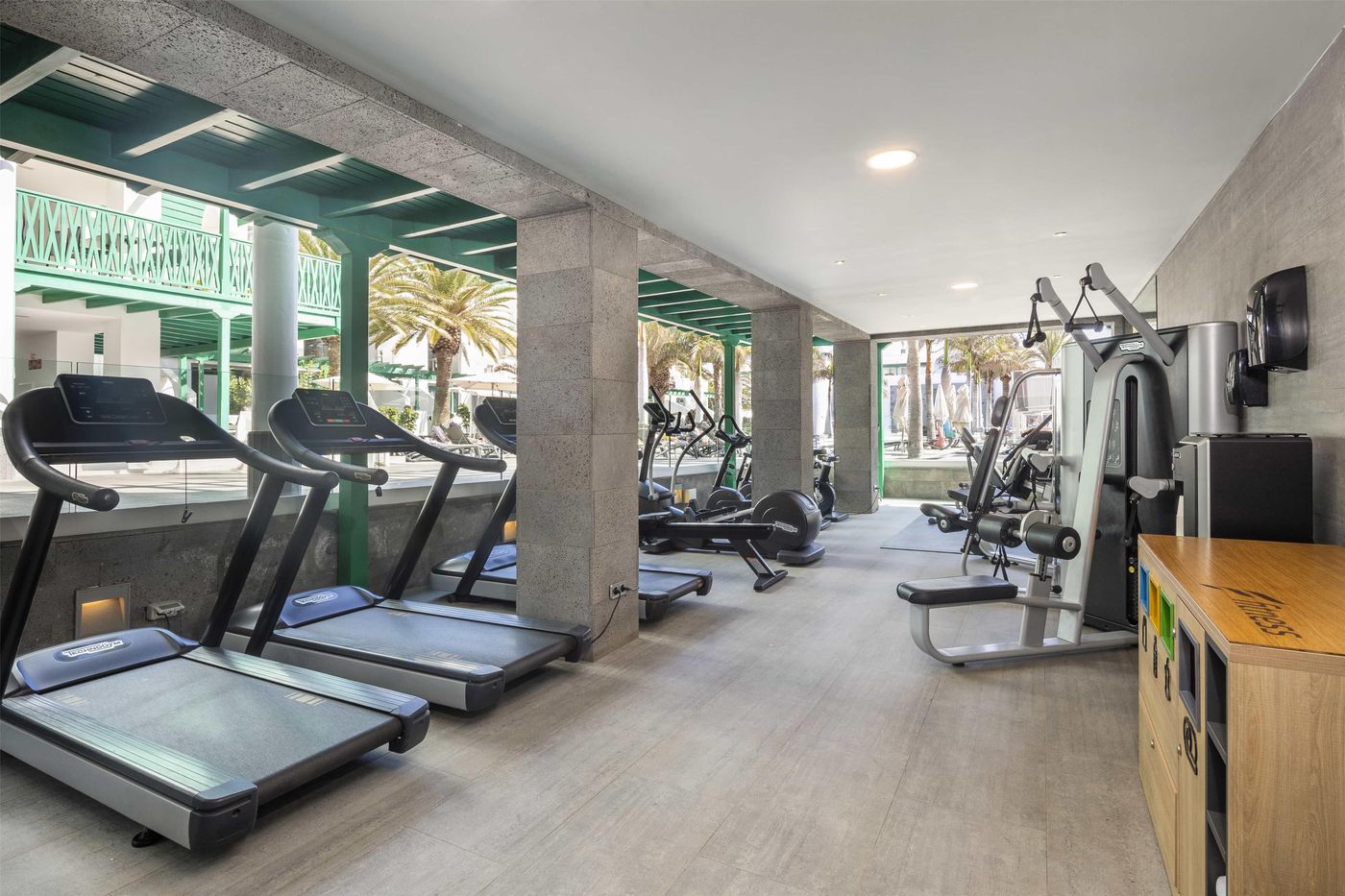 Barcelo-Teguise-Beach-Sports-and-Entertainment-80