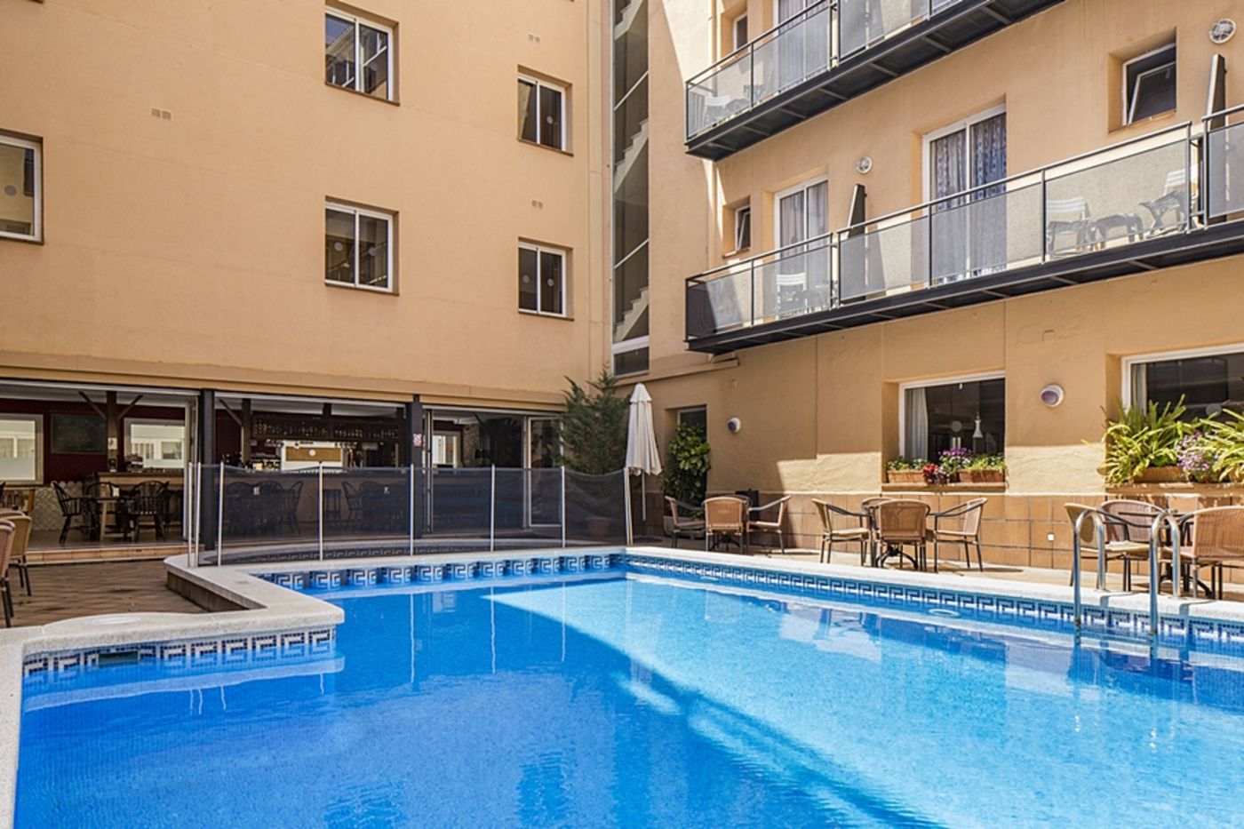 URH-Tossa-de-Mar-Pool-5