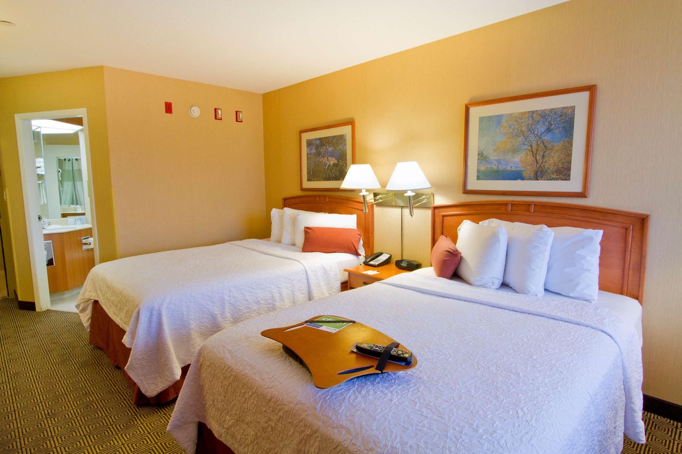 Hampton-Inn-by-Hilton-Vancouver-Airport-Room-3