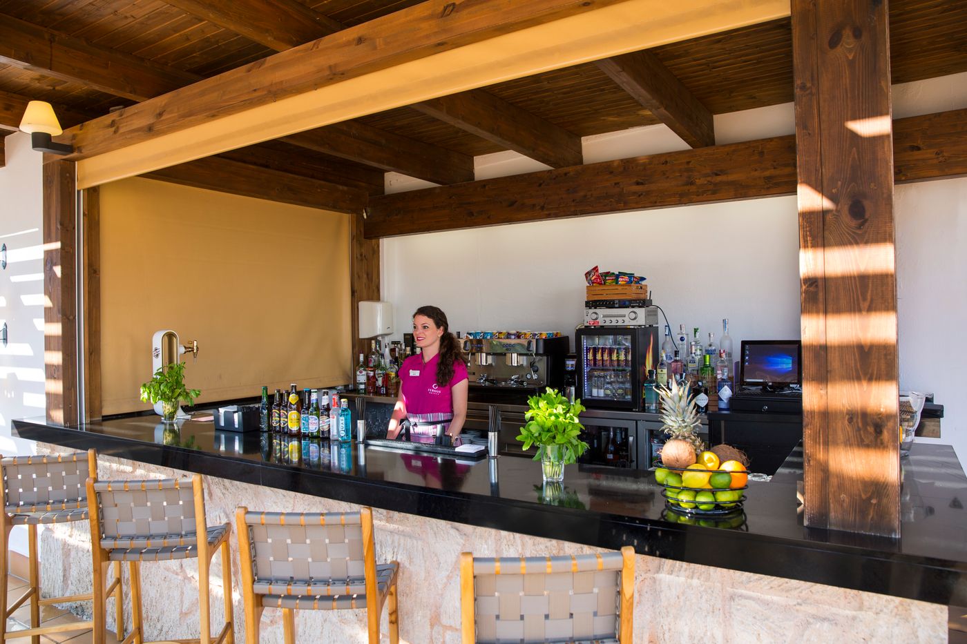 Club-Bahamas-Ibiza-Bar-43