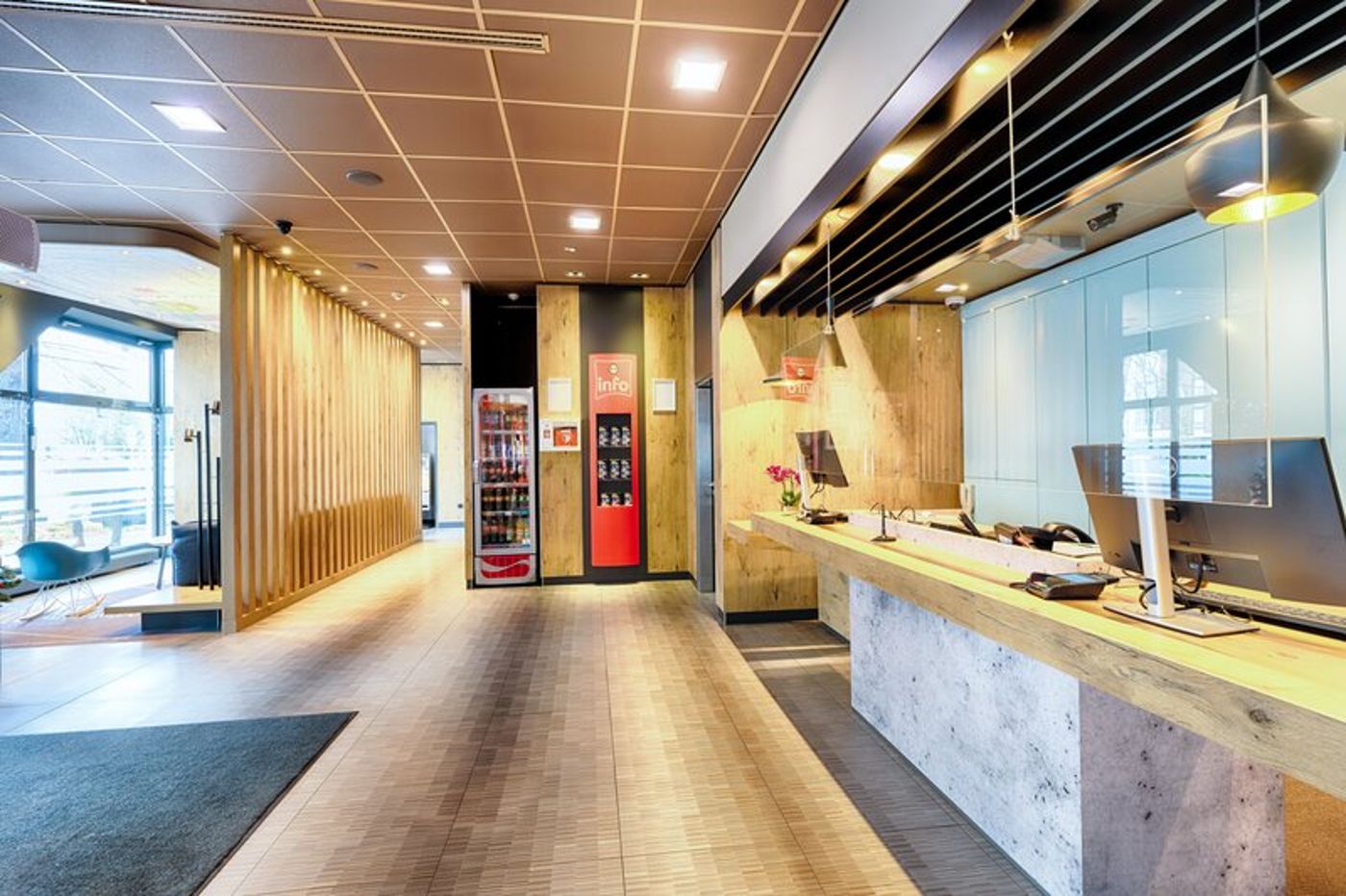 B&B Hotel Düsseldorf-Hbf - Germany - Düsseldorf - Lobby - 3