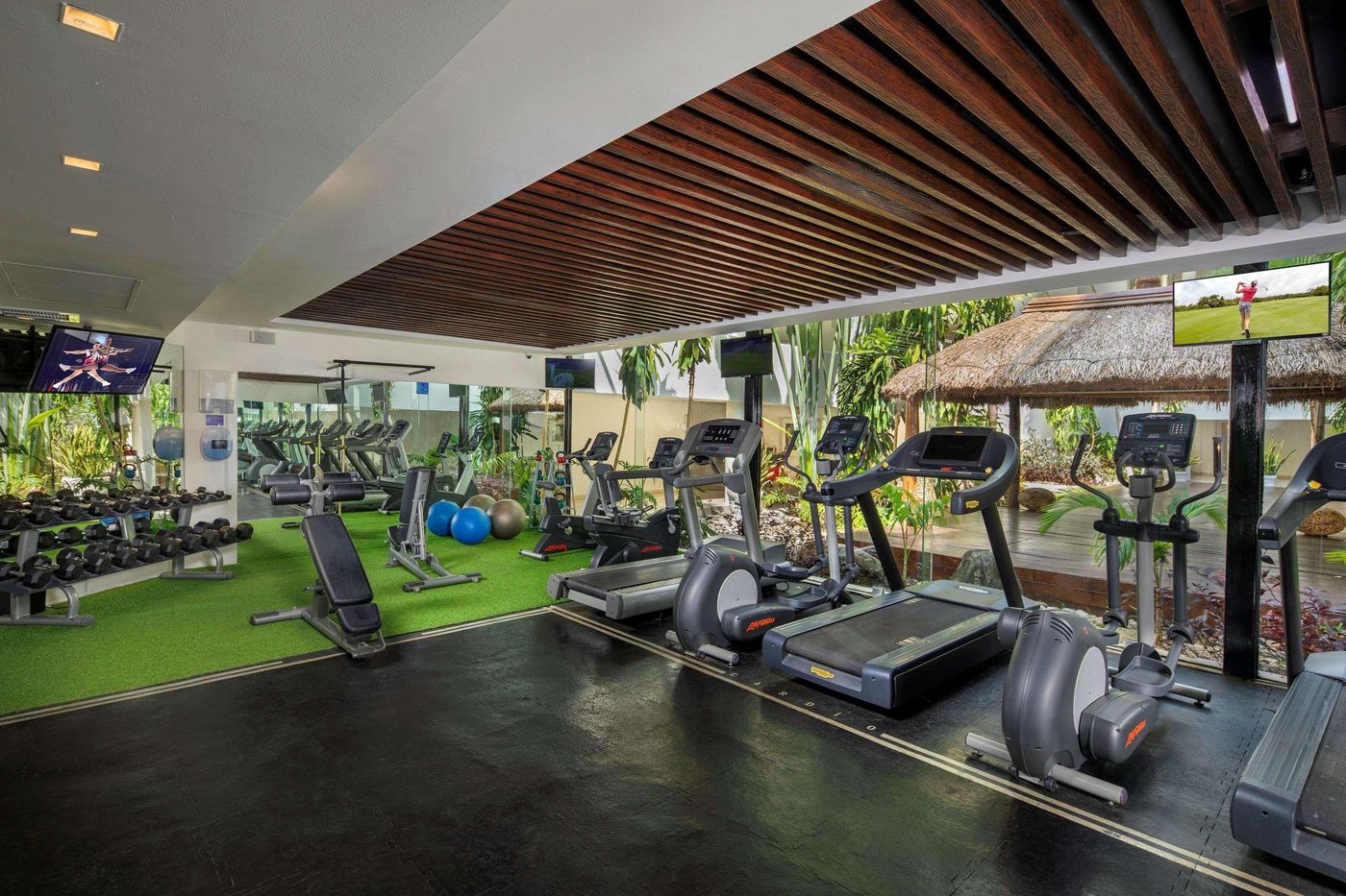 Playacar-Palace-Sports-and-Entertainment-52