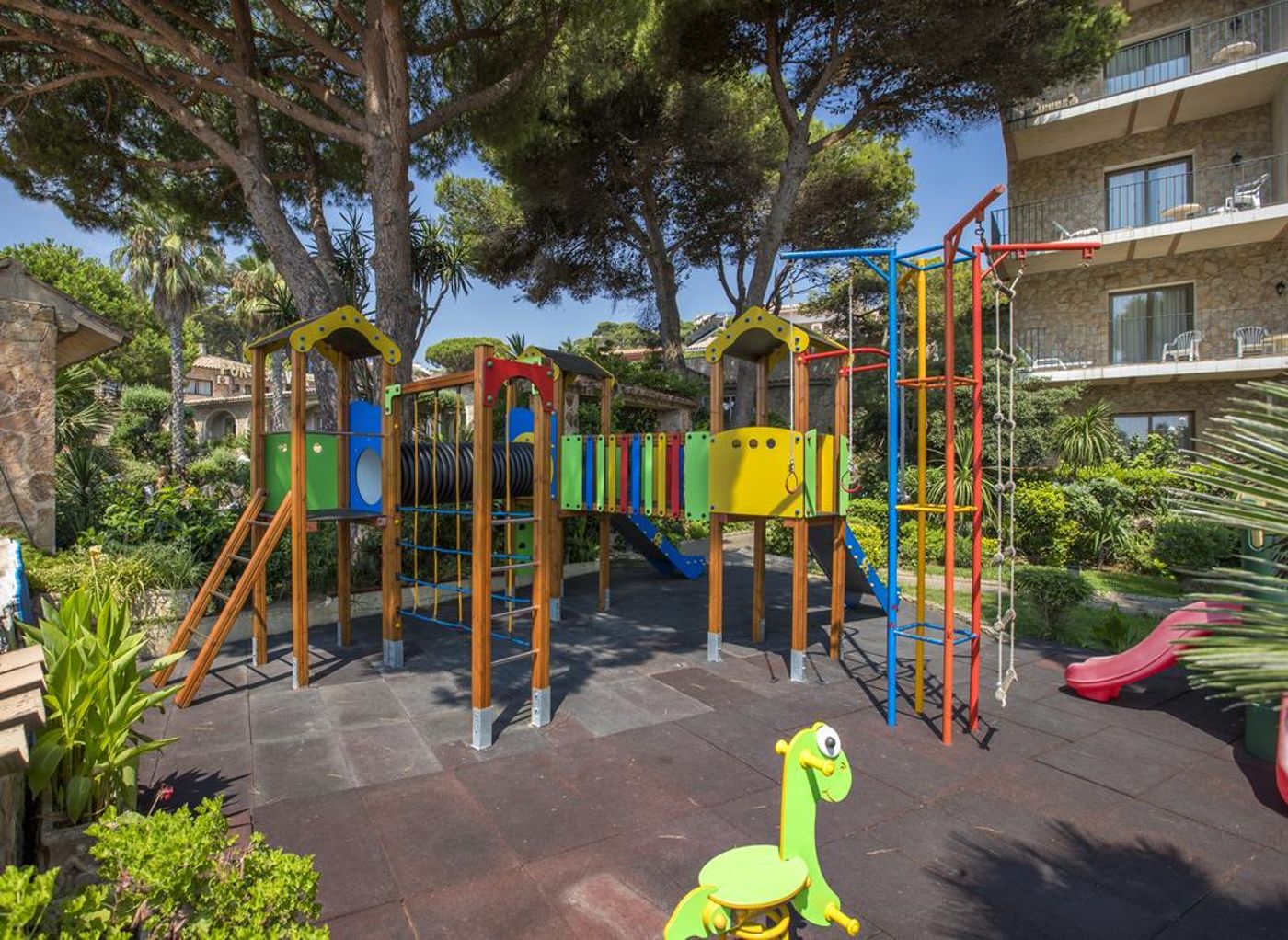 Eden-Roc-Sports-and-Entertainment-51