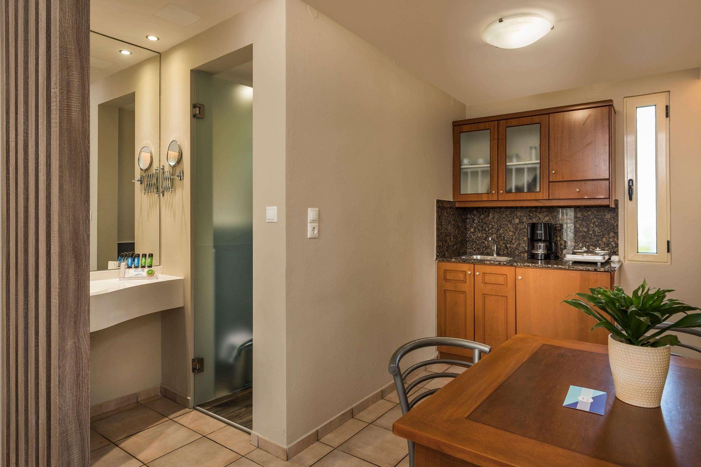 Elotis-Suites-Room-40