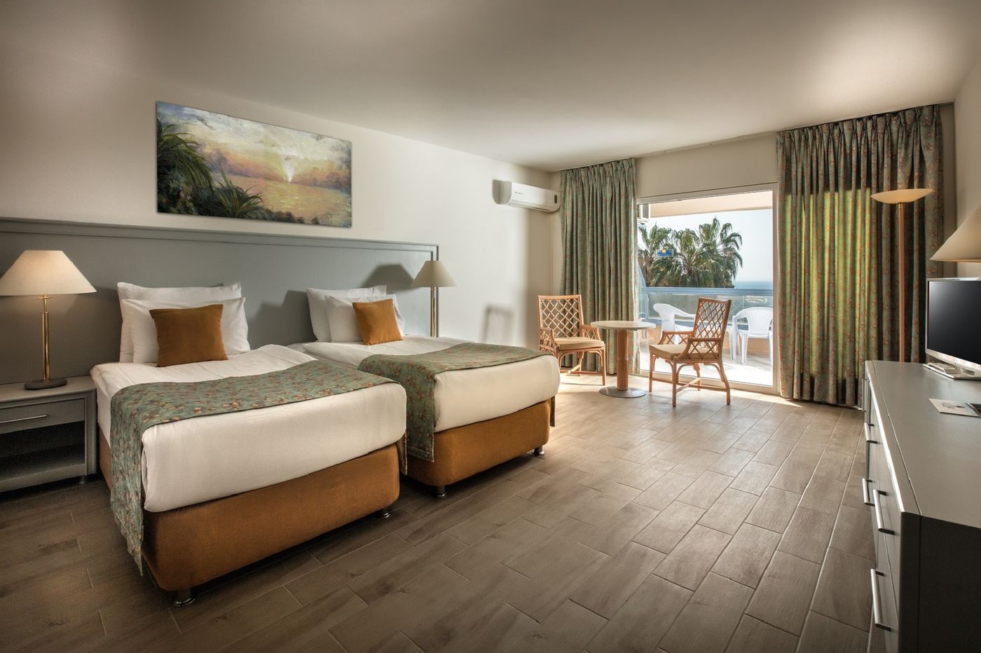 Grand-Blue-Sky-International-Room-16