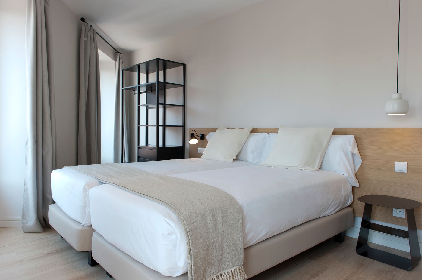 MH-Apartments-Central-Madrid-Room-15