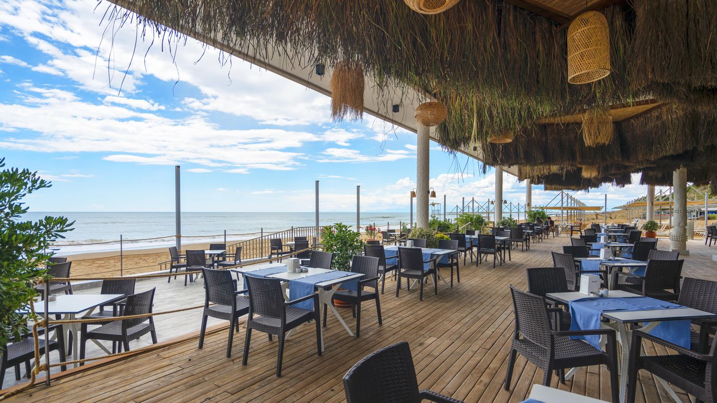 Side-Crown-Sunshine-Beach-62