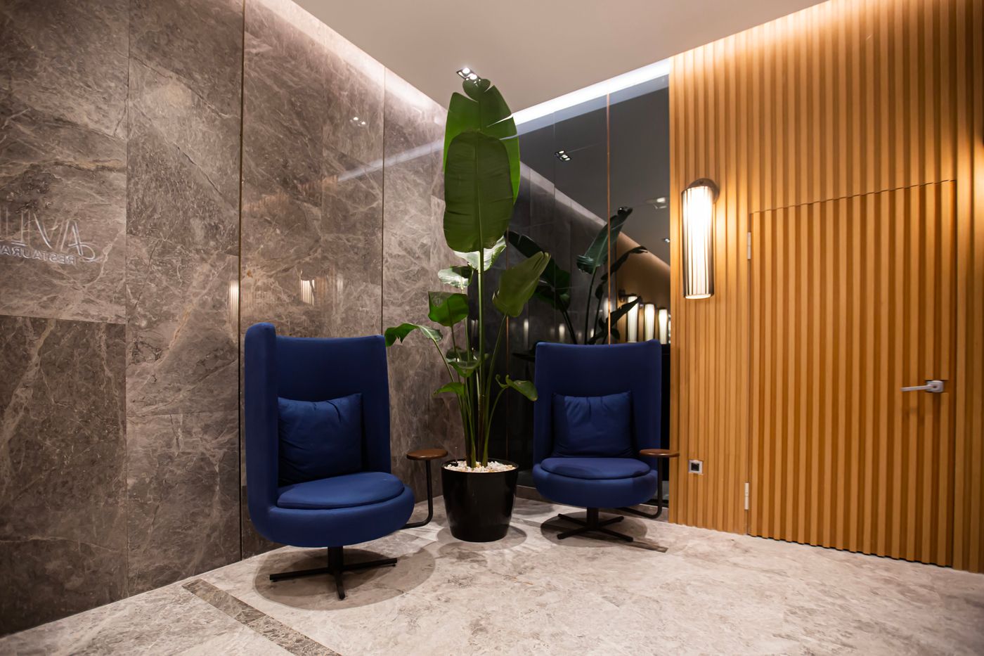 Ramada-Plaza-By-Wyndham-Istanbul-Sultanahmet-Lobby-15