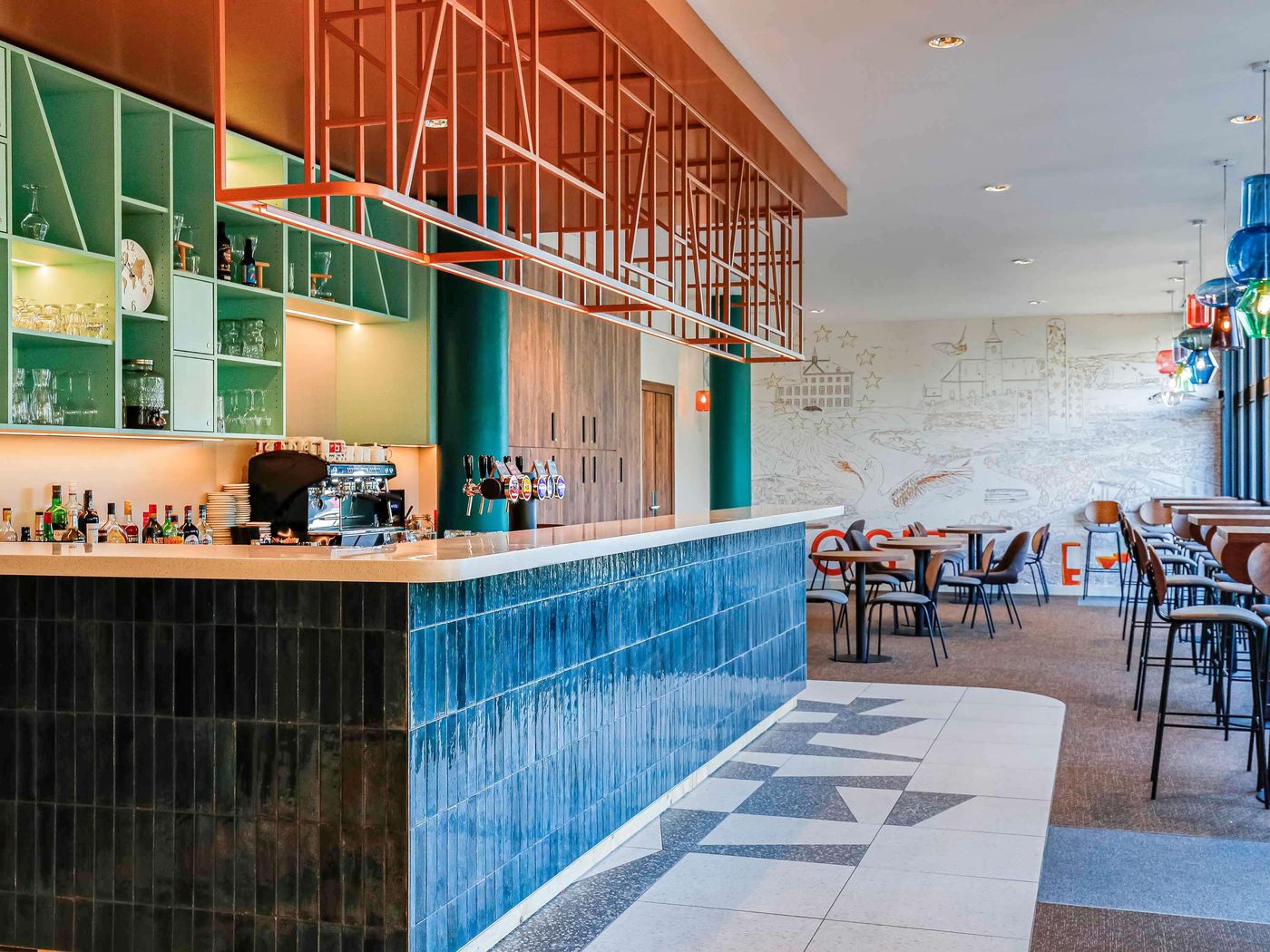 ibis-Luxembourg-Aeroport-Bar-12