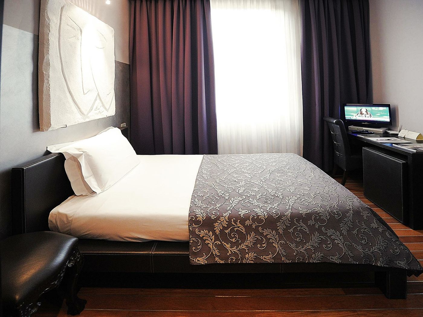 Borghese-Palace-Art-Hotel-Room-14