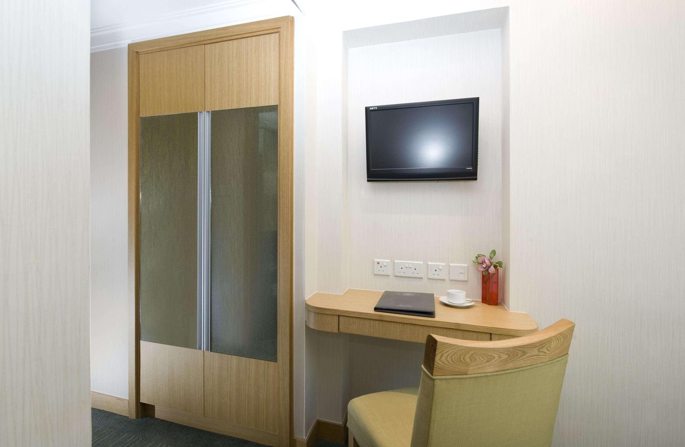 Bishop-Lei-International-House-Room-17