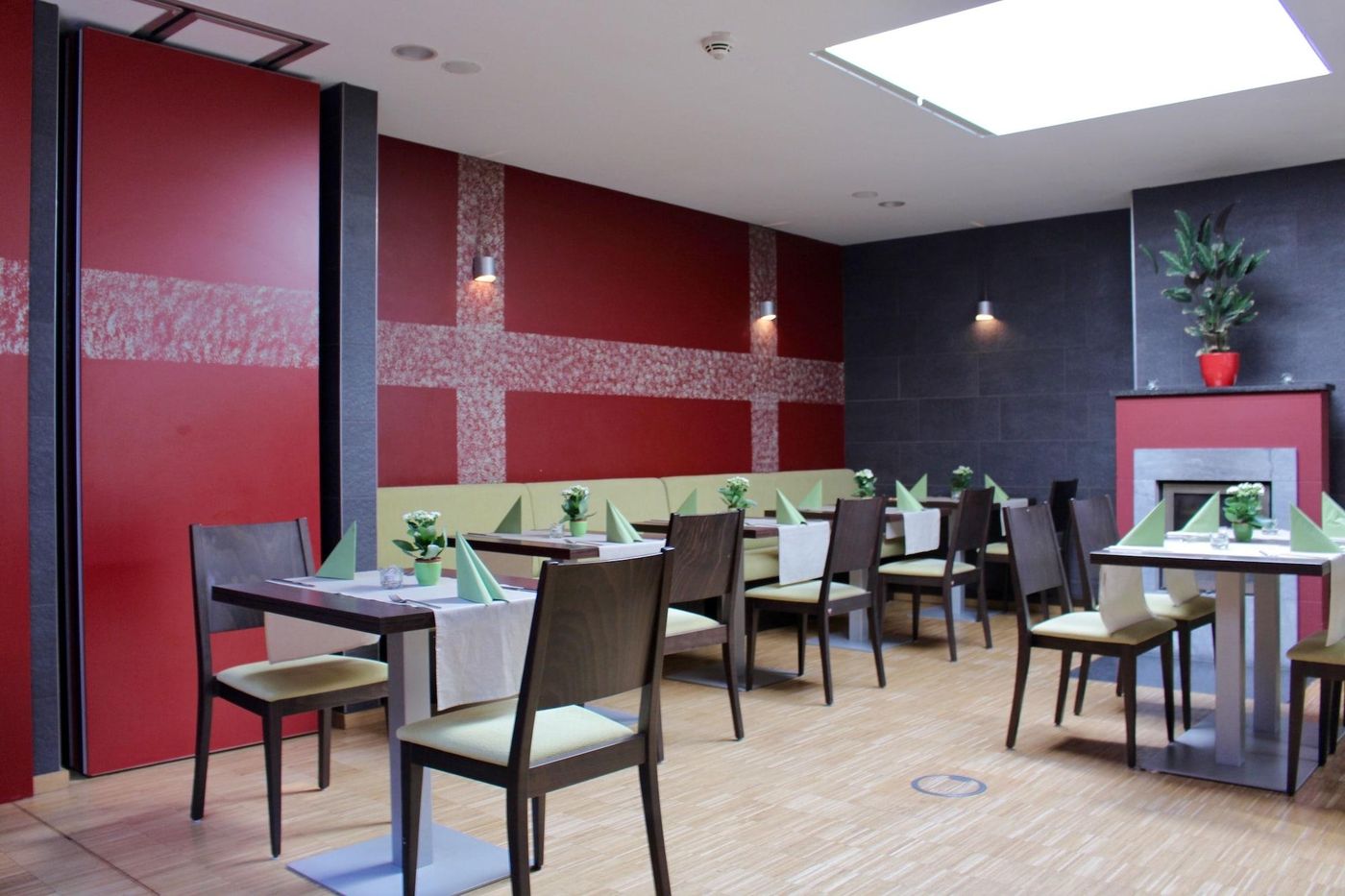 Holi-Hostel-Hotel-Restaurant-32