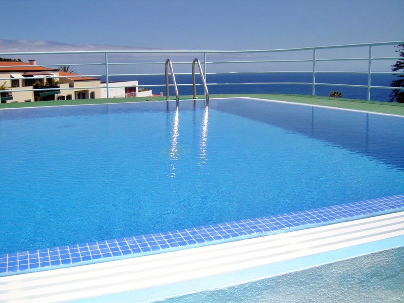 Imperatriz-Aparthotel-Pool-3