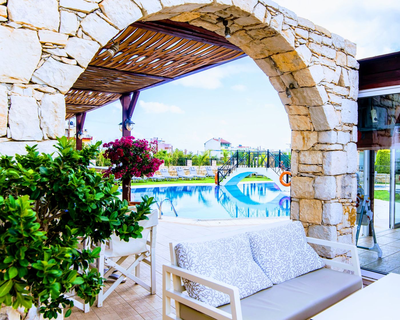 Yiannis-Manos-Apartments-Restaurant-92