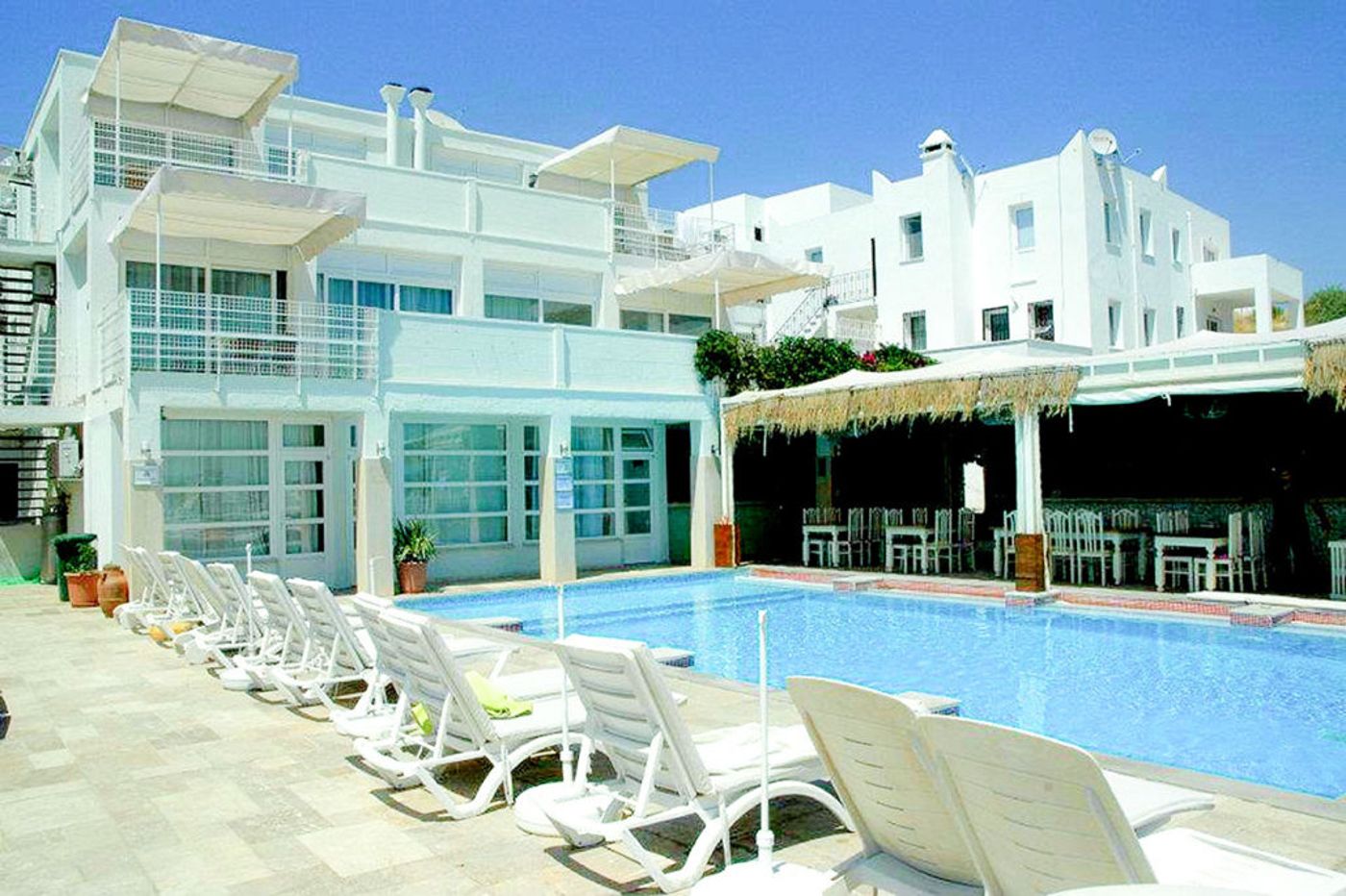 Sky Nova Suites Hotel