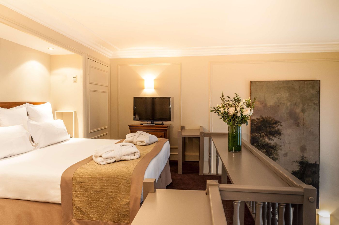 Saint-James-Albany-Paris-Hotel-Spa-Room-37
