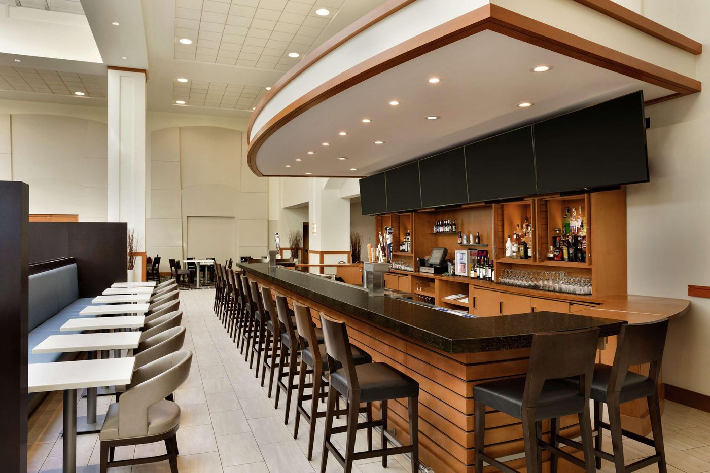 Embassy-Suites-Boston-Logan-Airport-Bar-13
