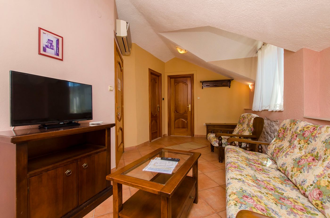 Palace-Derossi-Room-34