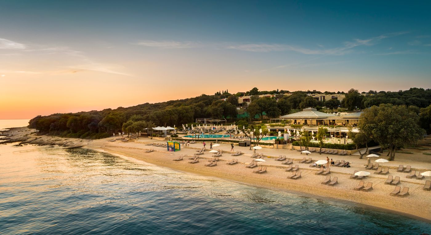 Maistra-Select-Amarin-Resort-Bar-55