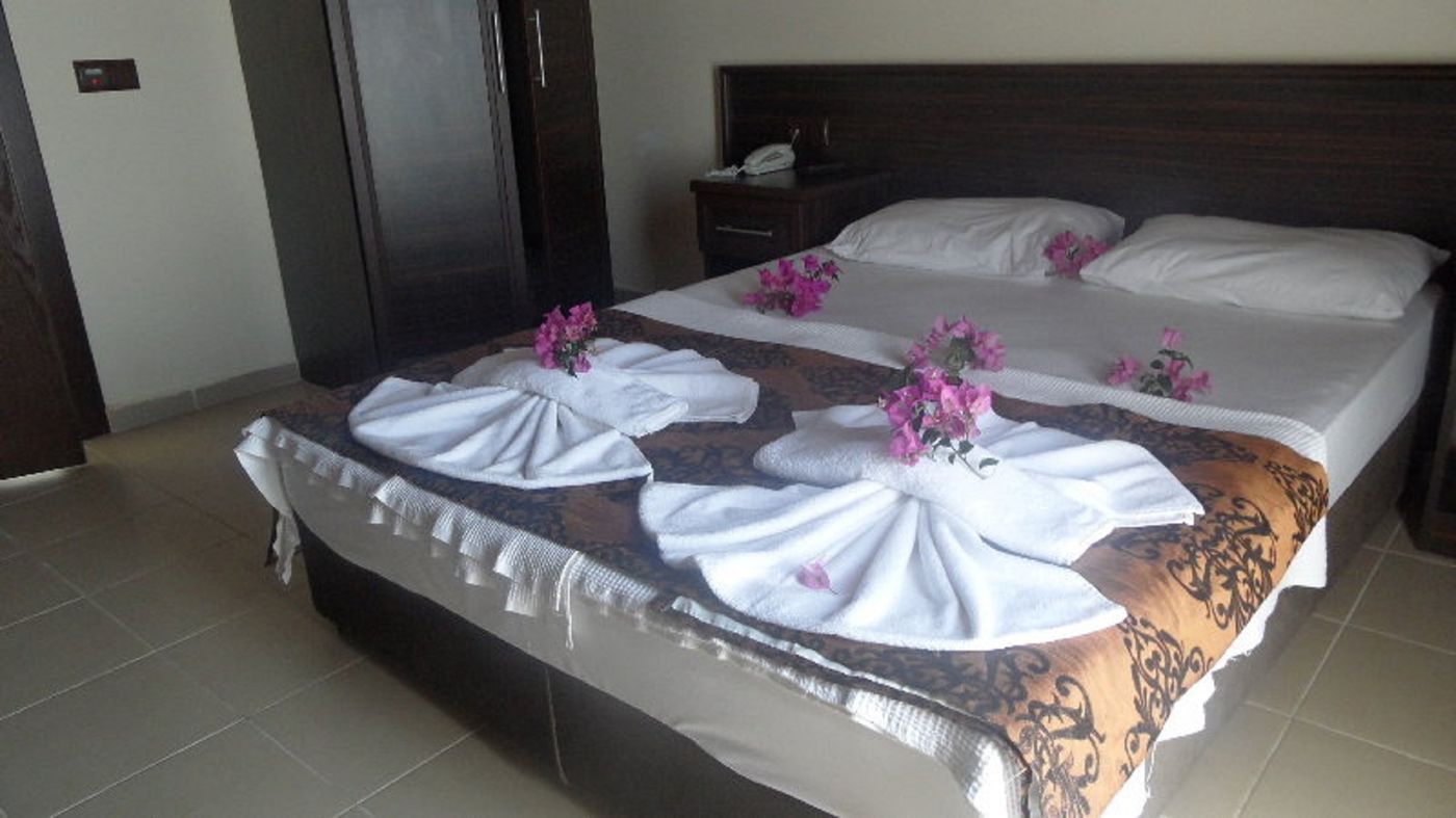 Green-Palm-Hotel-Room-19