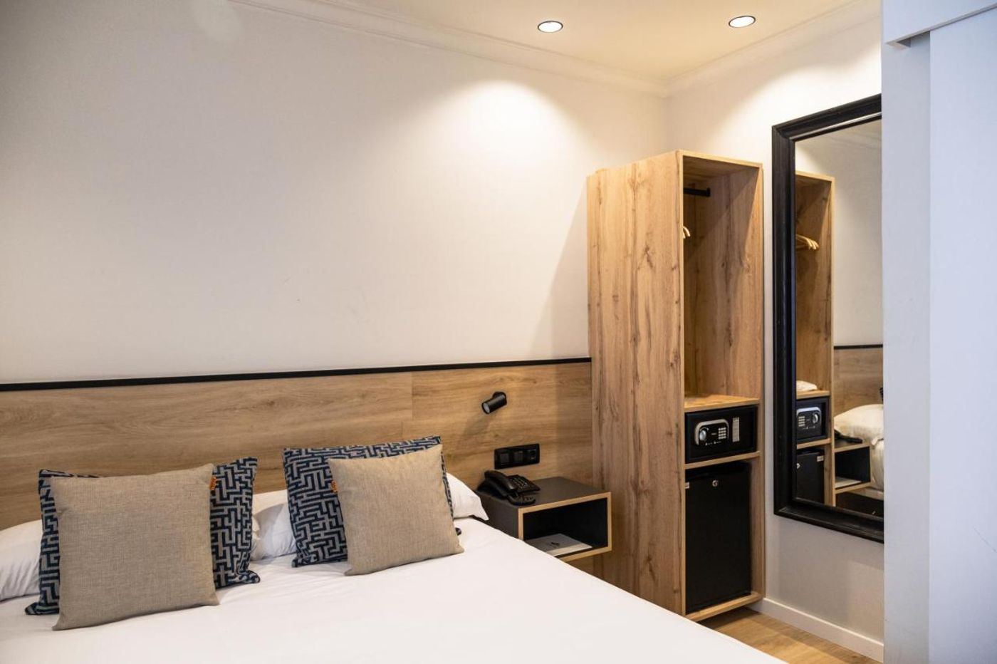 Adonis-Capital-Room-23