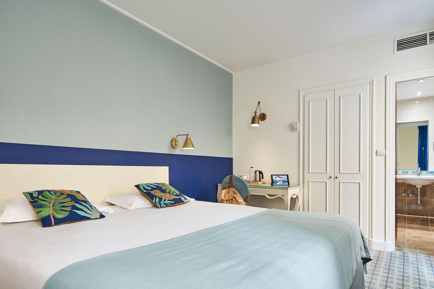 Hotel-Saint-Ferdinand-by-HappyCulture-Room-22