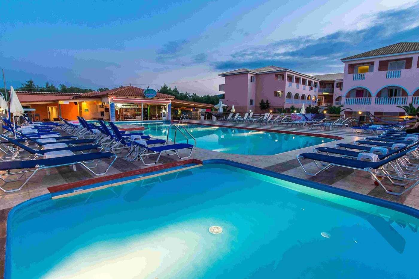 Savvas-De-Mar-Pool-3