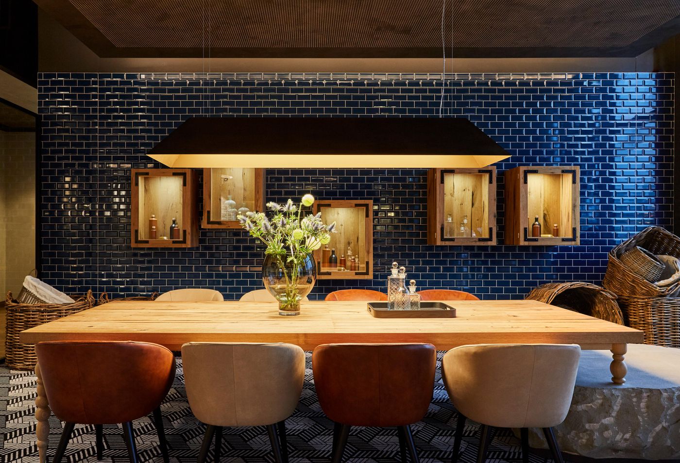 Hotel-Indigo-Berlin---East-Side-Gallery-Lobby-19