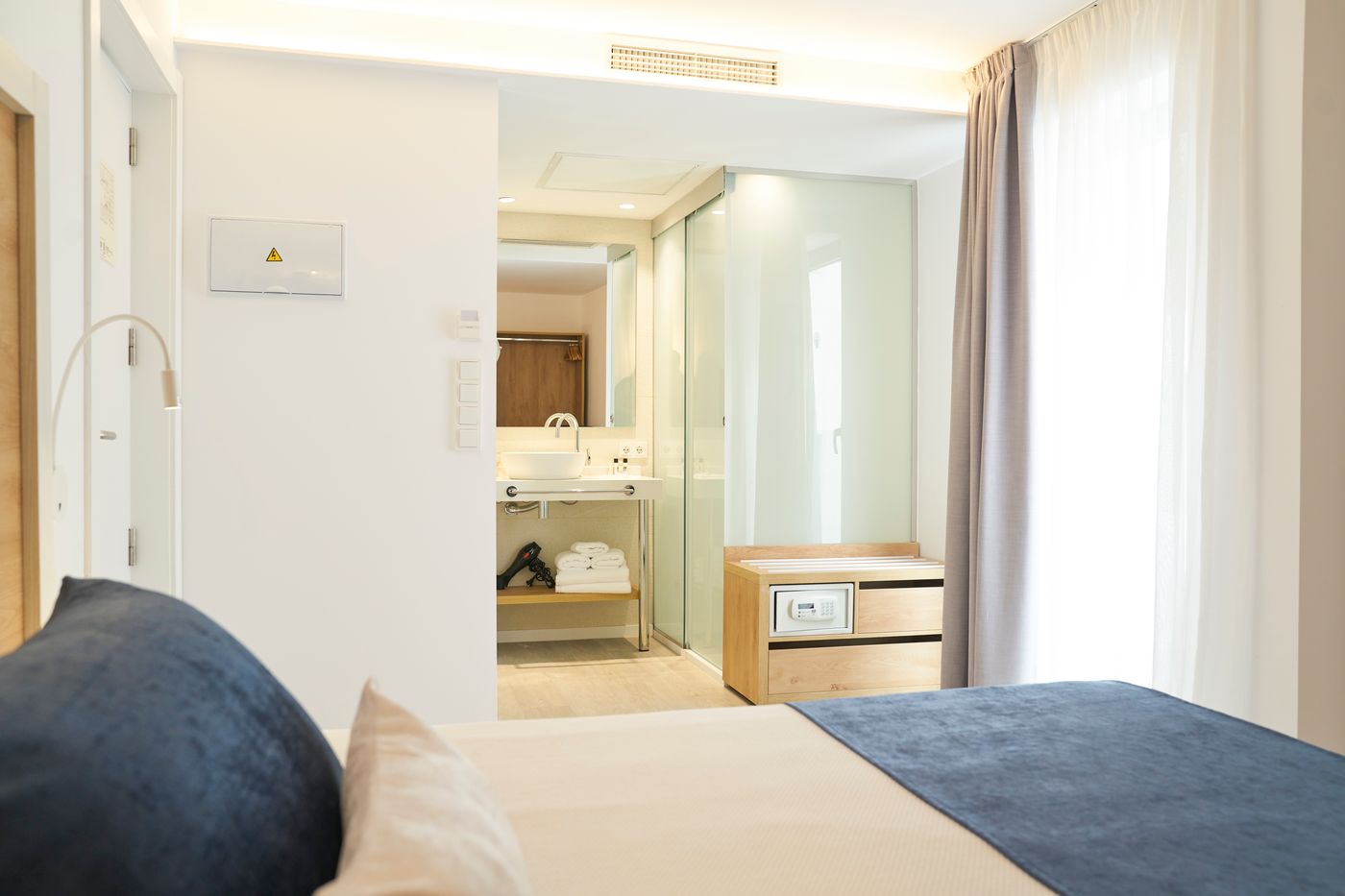 El-Puerto-Ibiza-Hotel---Spa-Room-44