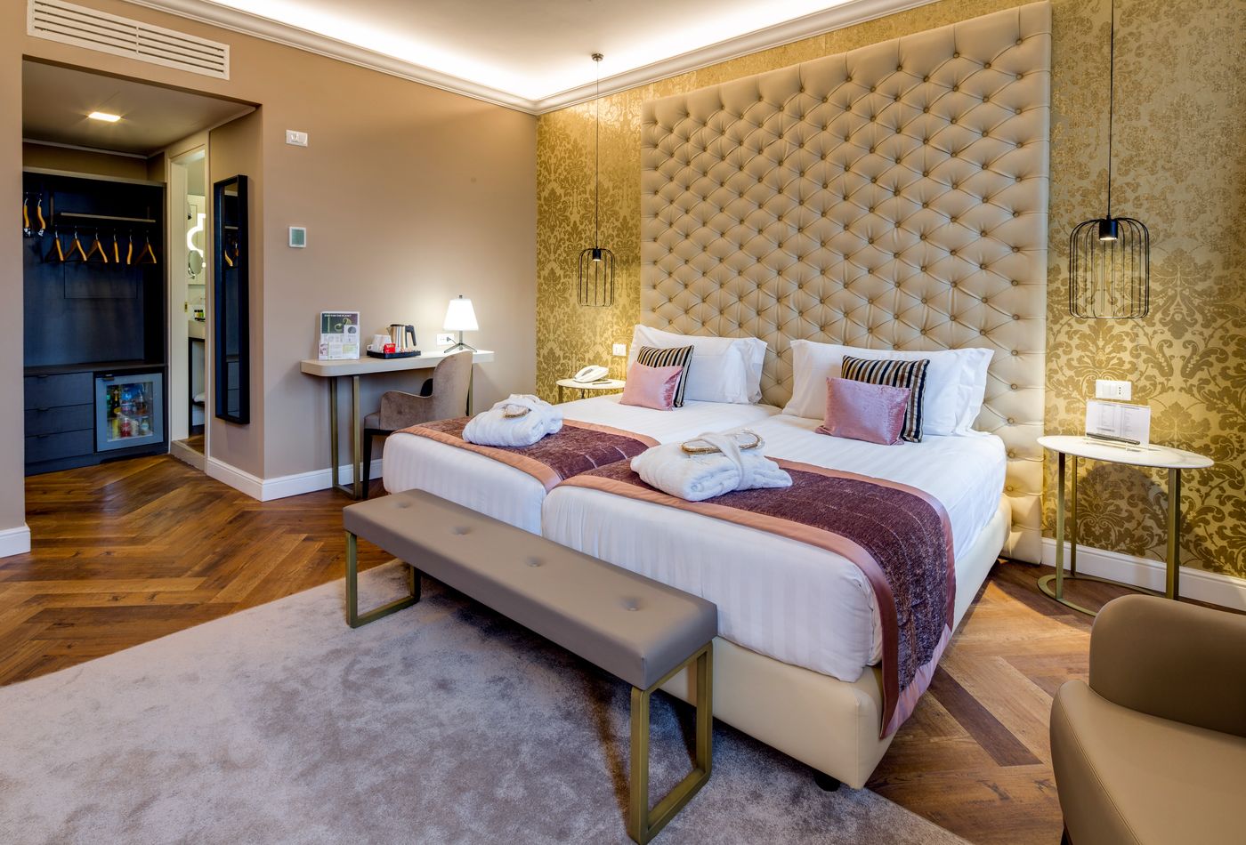 CHC-Continental--BW-Premier-Collection-Room-3