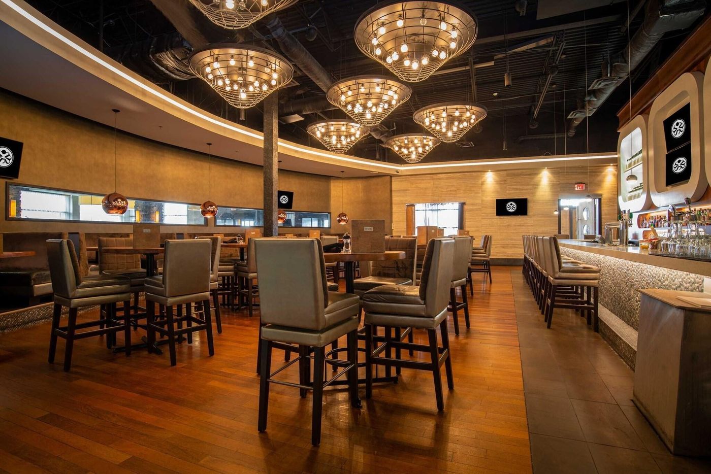 Sandman-Signature-Hotel---Resort-Vancouver-Airport-Restaurant-33