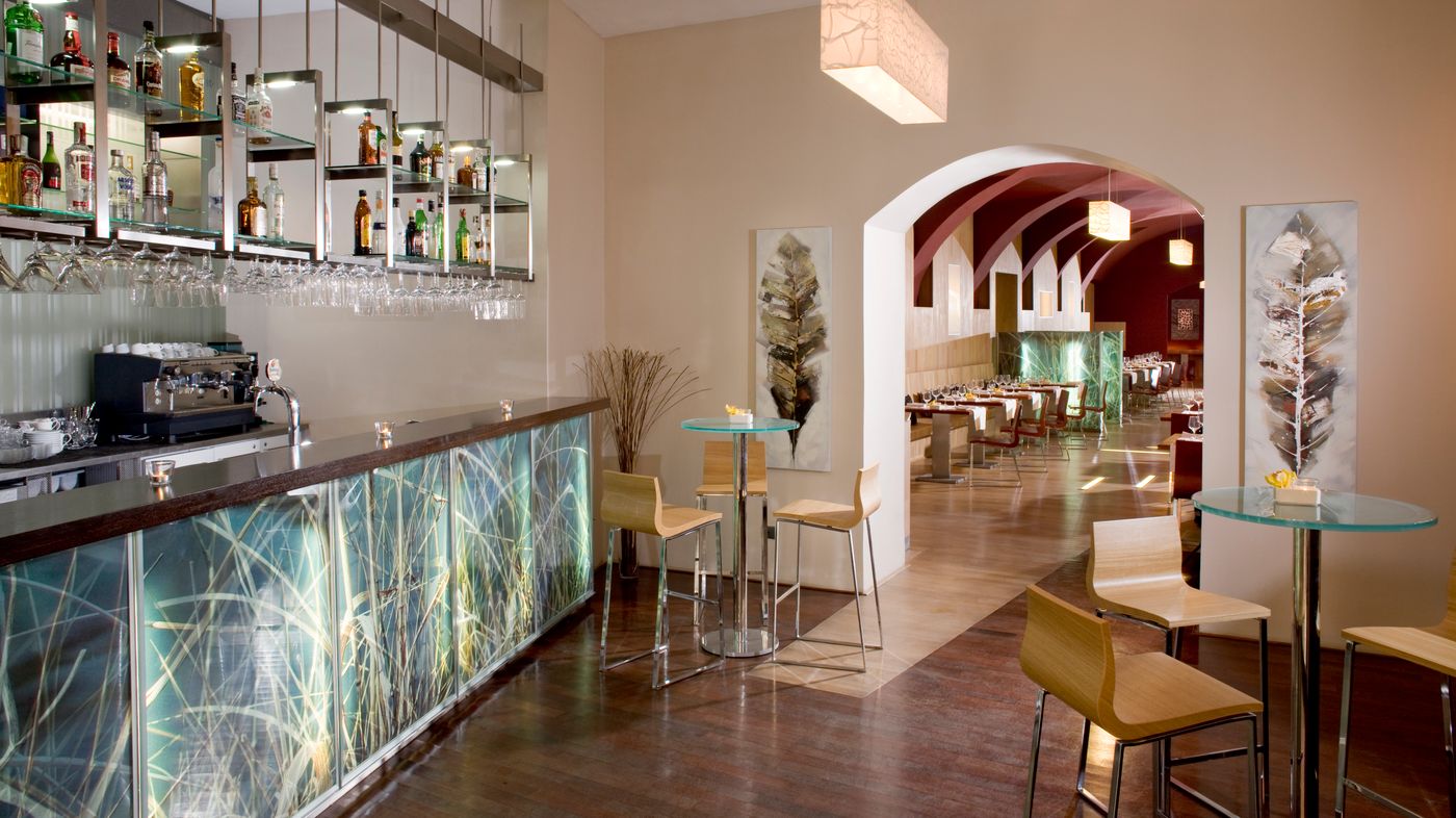 Barcelo-Old-Town-Praha-Bar-2