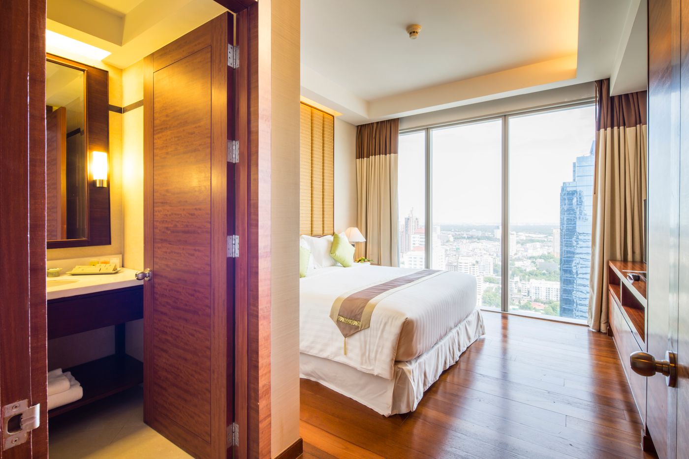 Column-Bangkok-Room-40