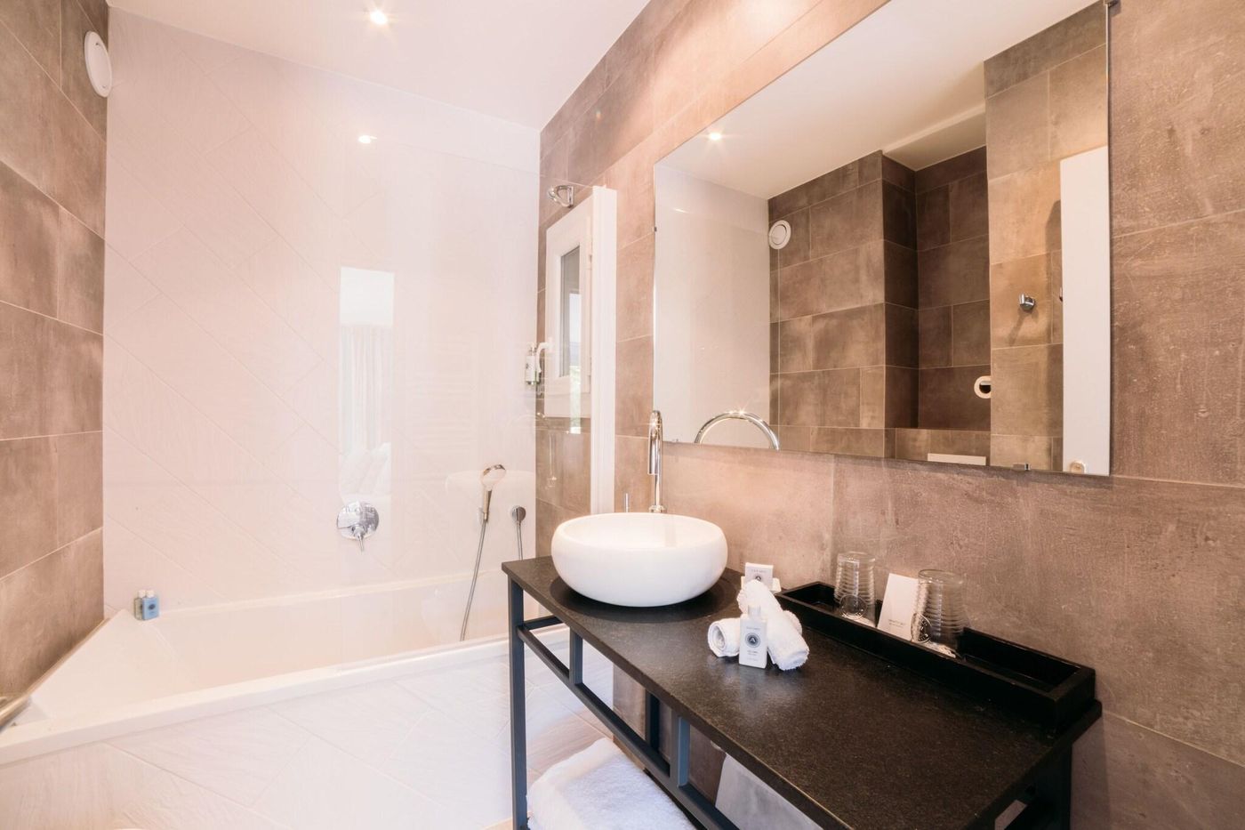 Font-Mourier-Hotel-Room-39