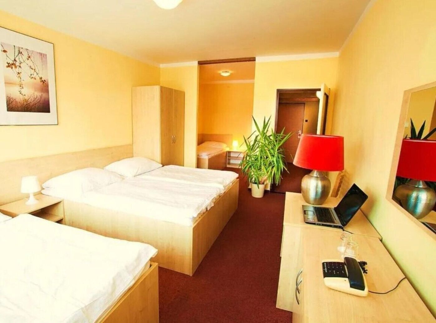 Charles-Central-Room-15