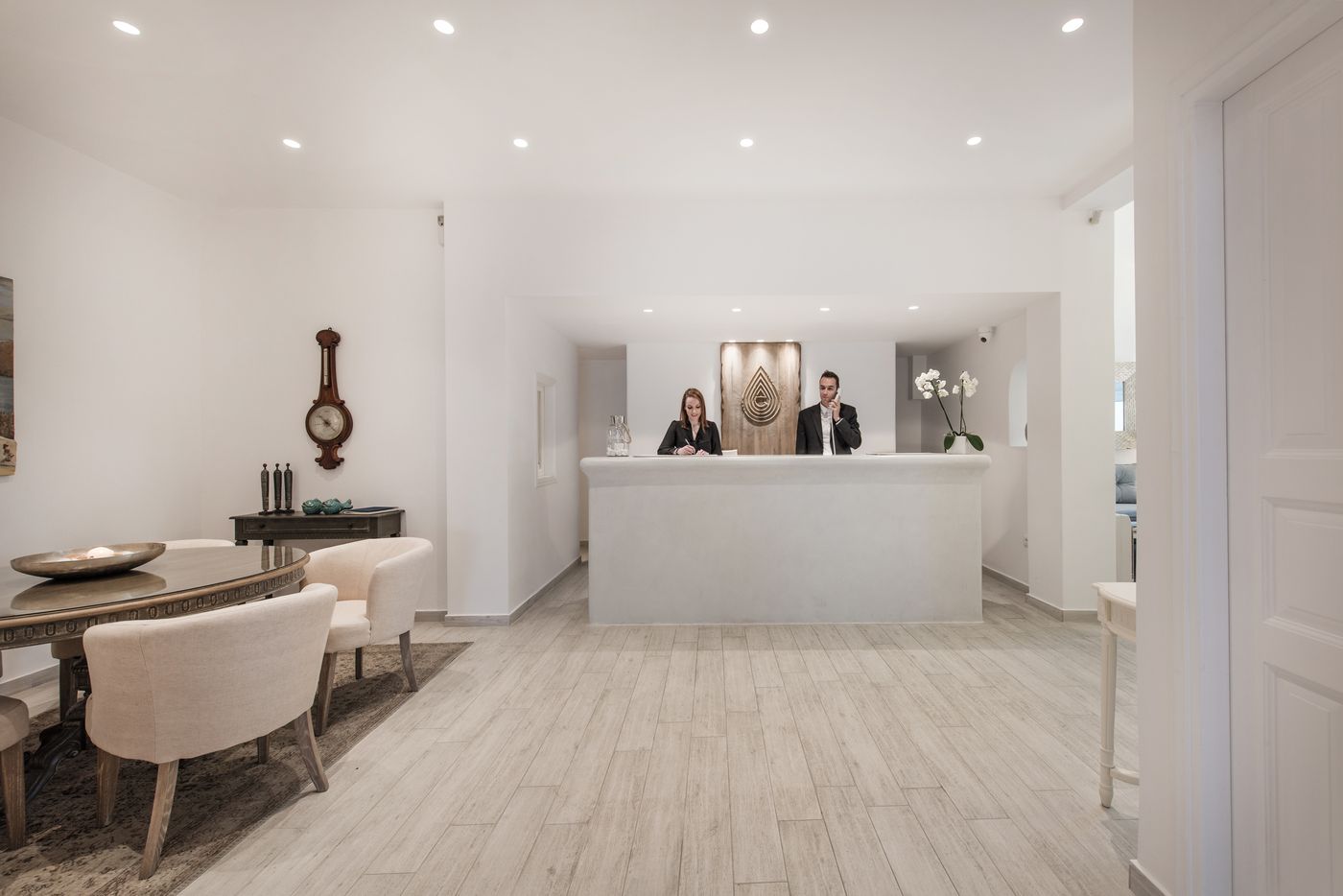 Aqua-Luxury-Suites-Lobby-58